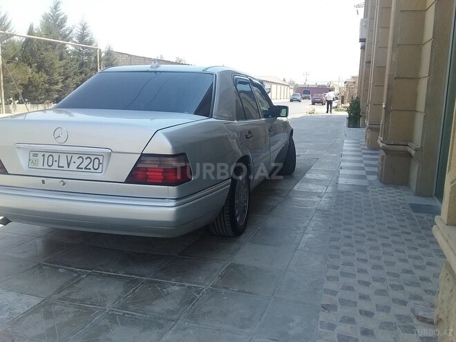 Mercedes E 220 1995, 378,500 km - 2.2 л - Bakı