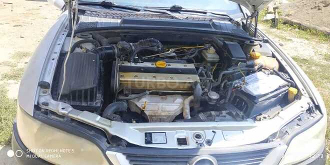 Opel Vectra 1996, 374,000 km - 1.8 l - Quba