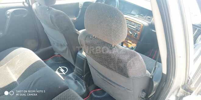 Opel Vectra 1996, 374,000 km - 1.8 l - Quba
