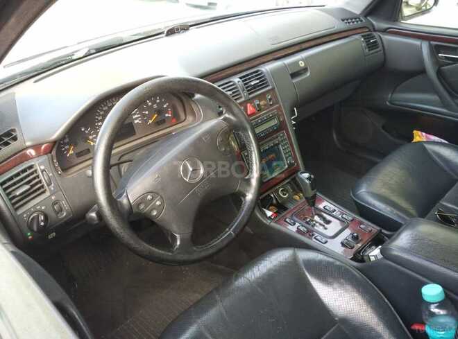 Mercedes E 220 2001, 370,000 km - 2.2 л - Bakı