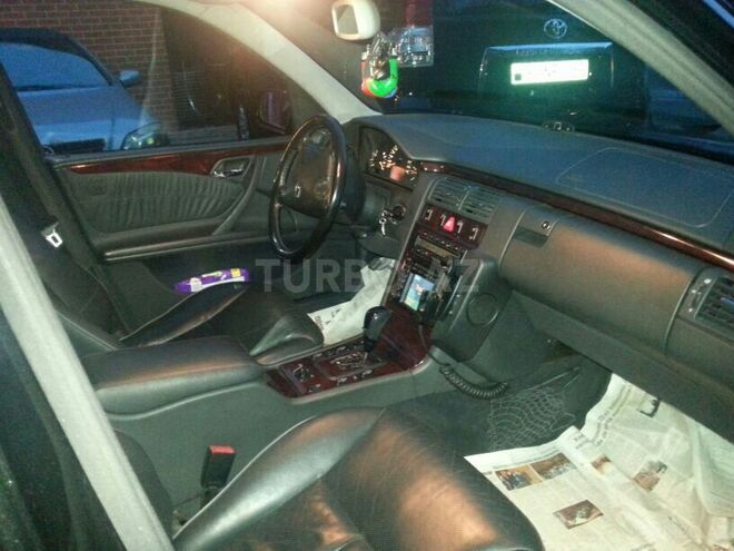 Mercedes E 220 2001, 370,000 km - 2.2 л - Bakı