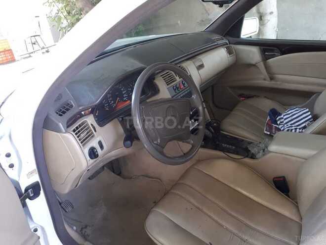 Mercedes E 230 1996, 329,000 km - 2.3 l - Bakı