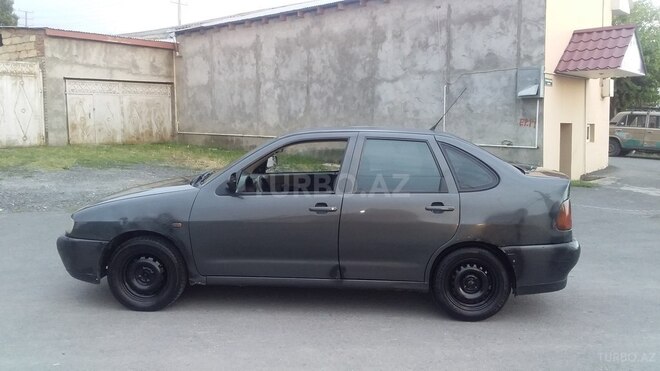 Volkswagen Polo 1996, 100,000 km - 1.9 l - Qax
