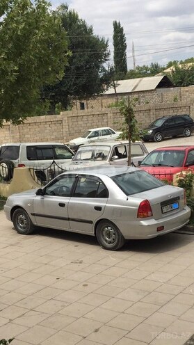 Hyundai Accent 2005, 400,000 km - 1.6 l - Qax