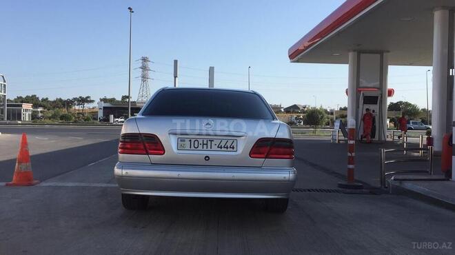 Mercedes E 240 2000, 228,700 km - 2.6 l - Bakı