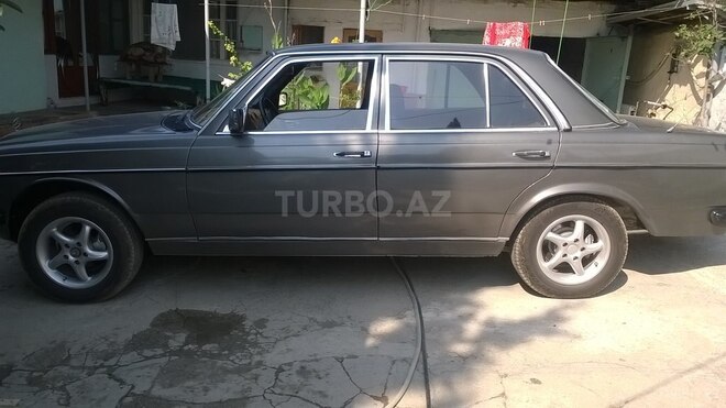 Mercedes E 230 1984, 132,344 km - 2.0 l - Bakı