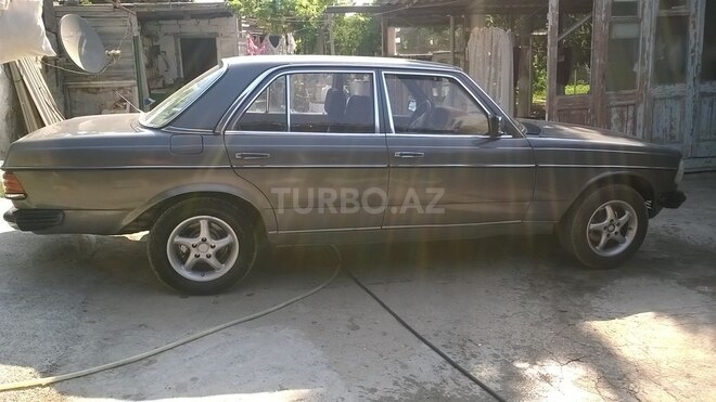 Mercedes E 230 1984, 132,344 km - 2.0 l - Bakı