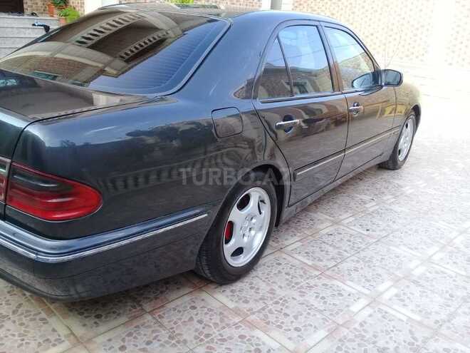 Mercedes E 220 1999, 276,400 km - 2.2 l - Bakı