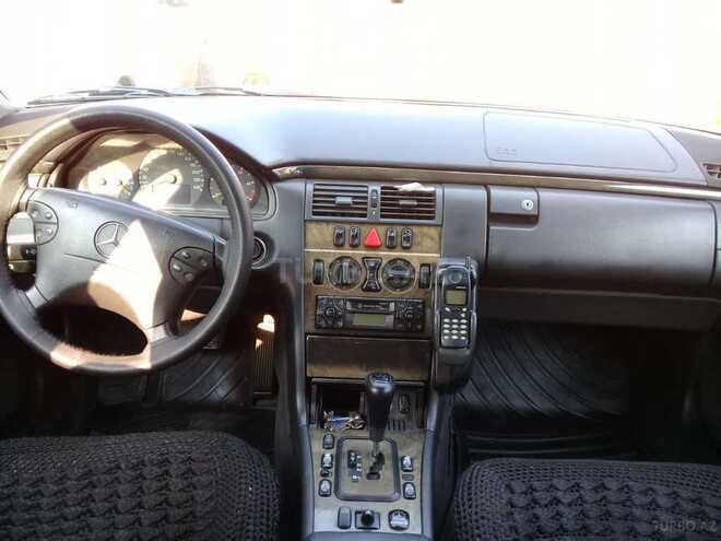Mercedes E 220 1999, 276,400 km - 2.2 l - Bakı