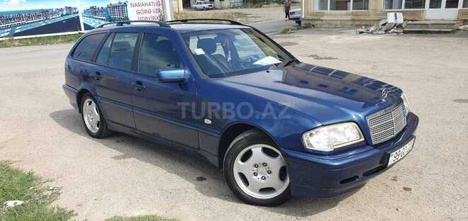 Mercedes C 200 2000, 305,000 km - 2.0 l - Quba