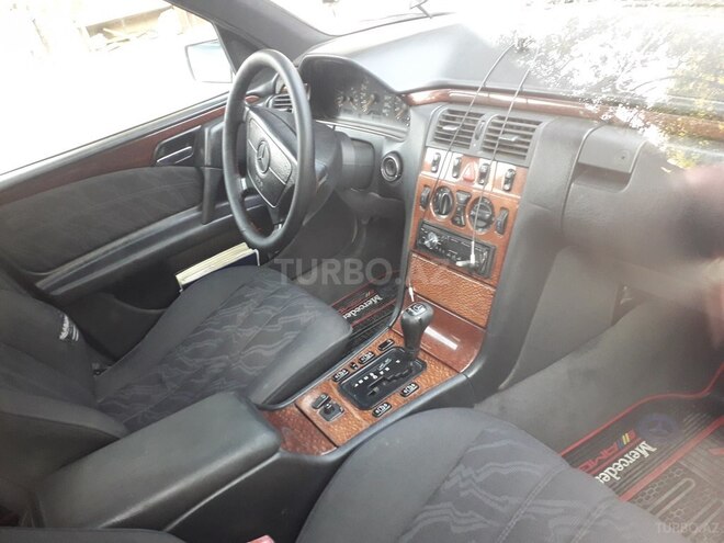 Mercedes E 230 1997, 180,000 km - 2.3 l - Sumqayıt