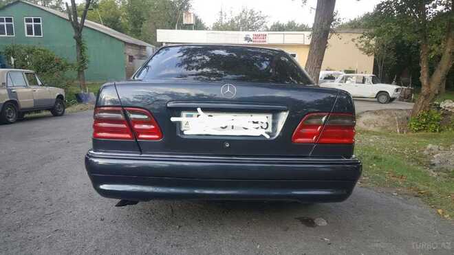 Mercedes E 320 1998, 301,000 km - 3.2 l - Zaqatala
