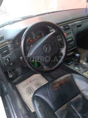 Mercedes E 320 1998, 301,000 km - 3.2 l - Zaqatala
