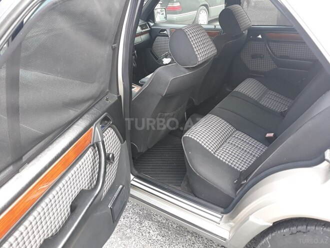 Mercedes E 220 1994, 415,800 km - 2.2 l - Bakı