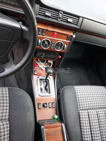 Mercedes E 220 1994, 415,800 km - 2.2 l - Bakı