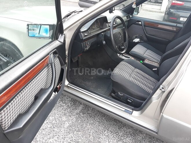 Mercedes E 220 1994, 415,800 km - 2.2 l - Bakı