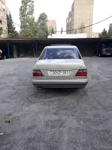 Mercedes E 220 1994, 415,800 km - 2.2 l - Bakı