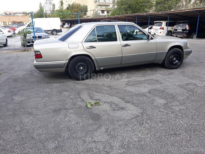 Mercedes E 220 1994, 415,800 km - 2.2 l - Bakı