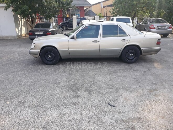 Mercedes E 220 1994, 415,800 km - 2.2 l - Bakı
