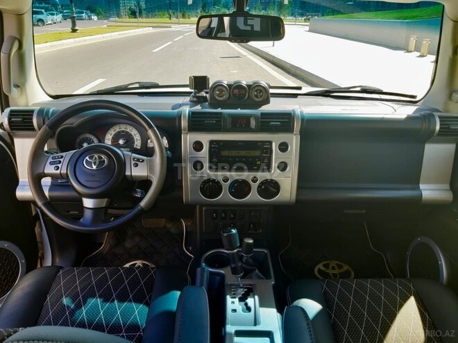 Toyota FJ Cruiser 2013, 91,000 km - 4.0 л - Bakı