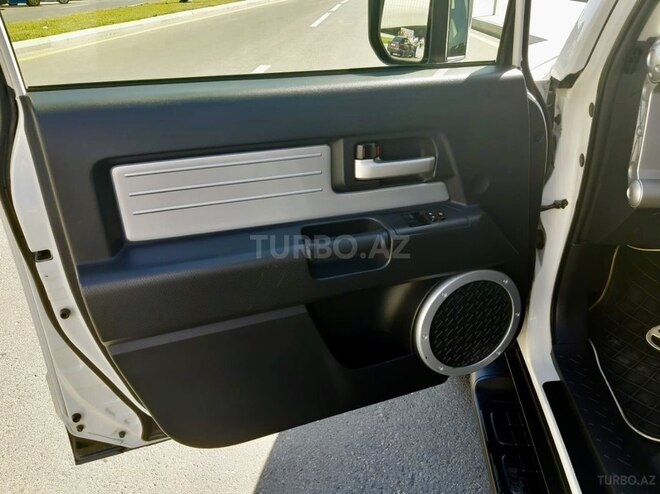 Toyota FJ Cruiser 2013, 91,000 km - 4.0 л - Bakı