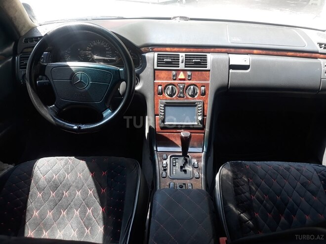 Mercedes E 240 1998, 355,000 km - 2.4 l - Bakı