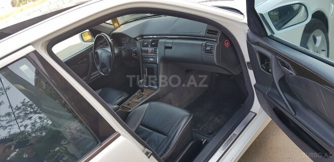 Mercedes E 260 2001, 196,000 km - 2.6 l - Bakı