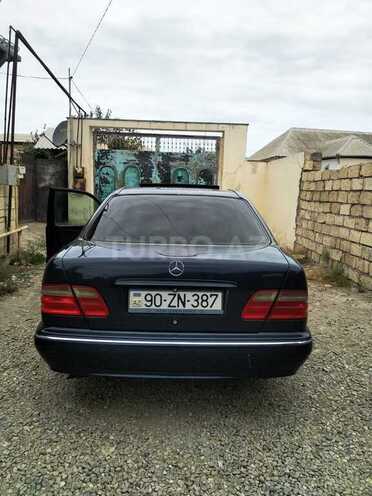Mercedes E 240 2000, 184,000 km - 2.6 л - Bakı