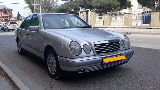 Mercedes E 240 1997, 340,000 km - 2.4 l - Bakı