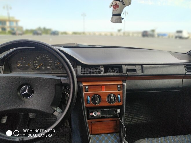 Mercedes E 200 1991, 333,000 km - 0.2 л - Sumqayıt