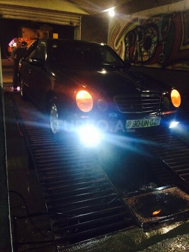 Mercedes E 220 2001, 286,000 km - 16.0 l - Bakı