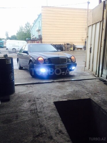 Mercedes E 220 2001, 286,000 km - 16.0 l - Bakı