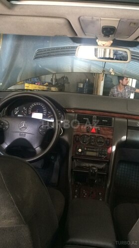 Mercedes E 220 2001, 286,000 km - 16.0 l - Bakı