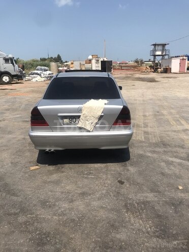 Mercedes C 220 1998, 303,030 km - 2.2 l - Bakı