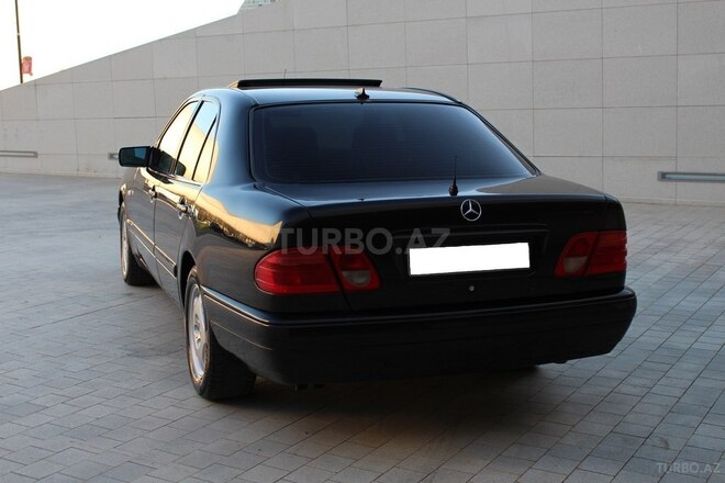Mercedes E 240 1998, 299,000 km - 2.4 l - Bakı