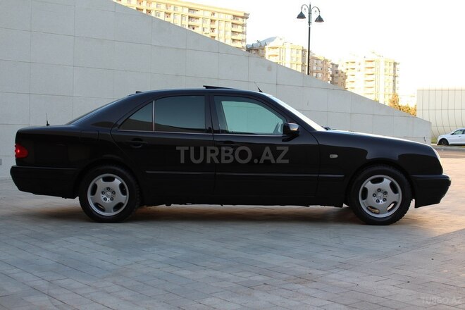 Mercedes E 240 1998, 299,000 km - 2.4 l - Bakı