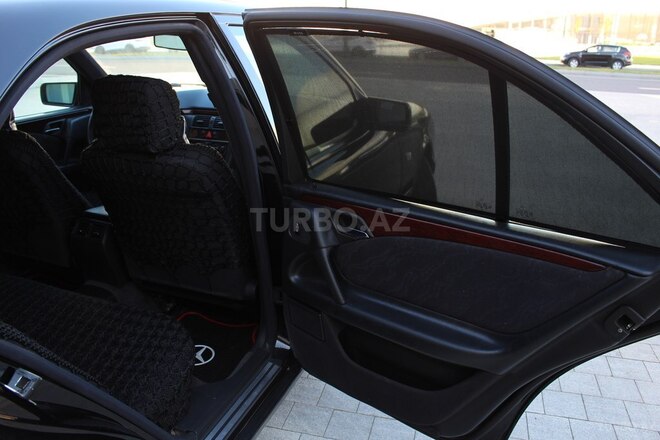 Mercedes E 240 1998, 299,000 km - 2.4 l - Bakı