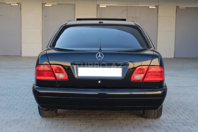 Mercedes E 240 1998, 299,000 km - 2.4 l - Bakı