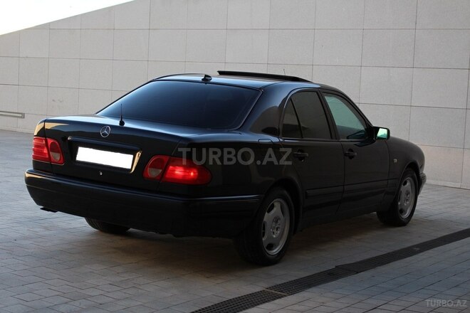 Mercedes E 240 1998, 299,000 km - 2.4 l - Bakı