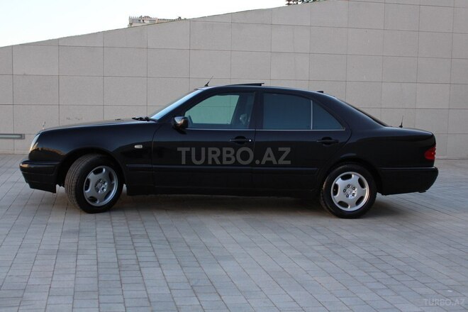 Mercedes E 240 1998, 299,000 km - 2.4 l - Bakı