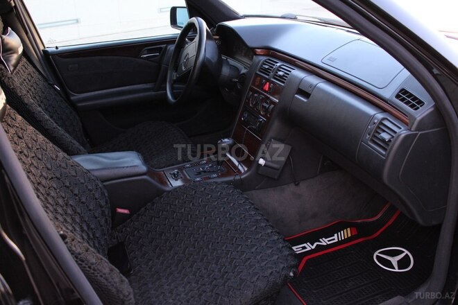 Mercedes E 240 1998, 299,000 km - 2.4 l - Bakı