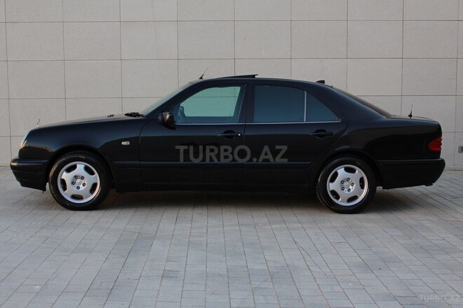 Mercedes E 240 1998, 299,000 km - 2.4 l - Bakı