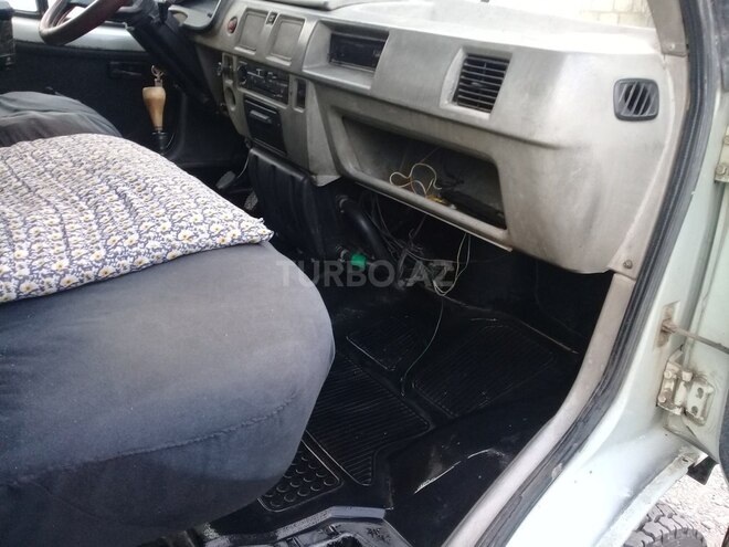 GAZ 330202-740 2000, 200,000 km - 2.4 l - Qusar