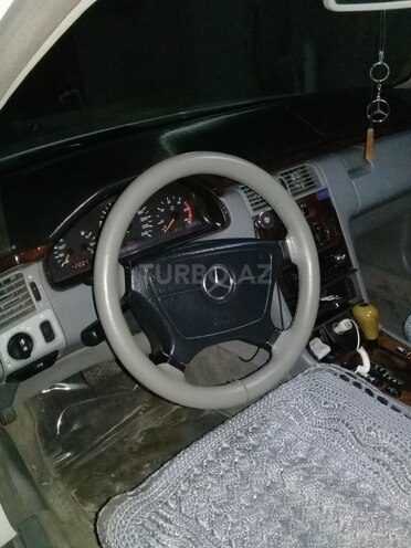 Mercedes E 220 1999, 545,000 km - 2.2 l - Bakı