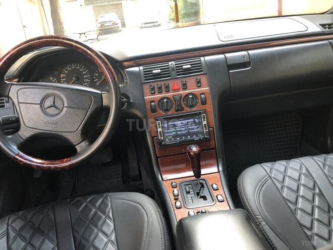 Mercedes E 240 1997, 334,024 km - 2.4 l - Bakı