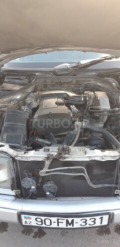 Mercedes E 220 1993, 236,000 km - 2.2 l - Sumqayıt