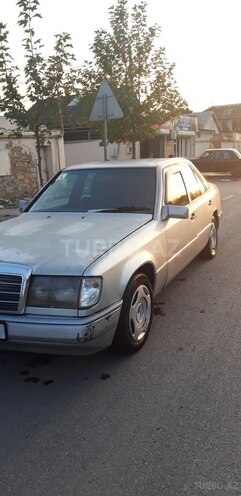 Mercedes E 220 1993, 236,000 km - 2.2 l - Sumqayıt