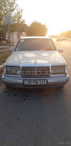Mercedes E 220 1993, 236,000 km - 2.2 l - Sumqayıt