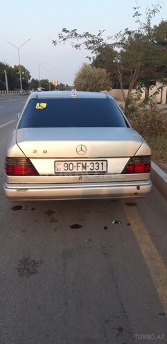 Mercedes E 220 1993, 236,000 km - 2.2 l - Sumqayıt