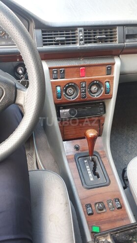Mercedes E 250 1994, 506,000 km - 0.3 l - Sabirabad